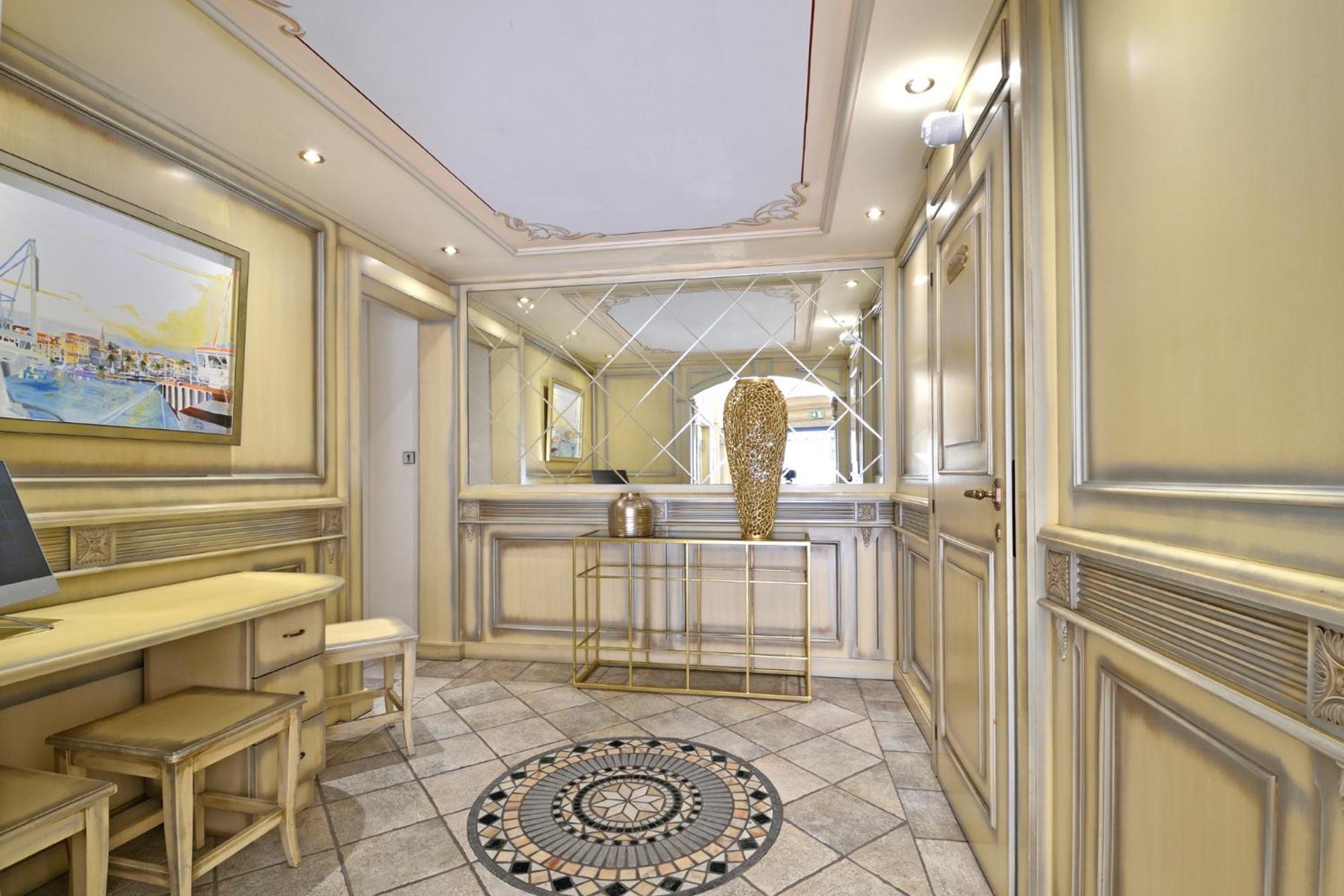 Hotel Le Rocher Calvi  Eksteriør billede